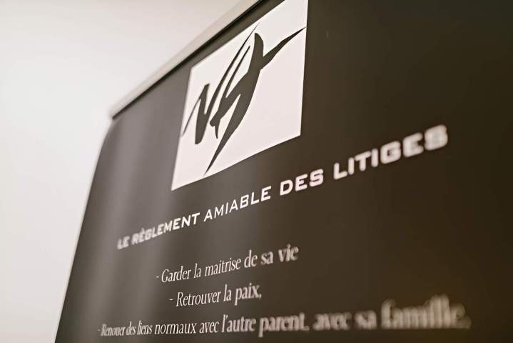 Affiche sur le règlement amiable des litiges Valence